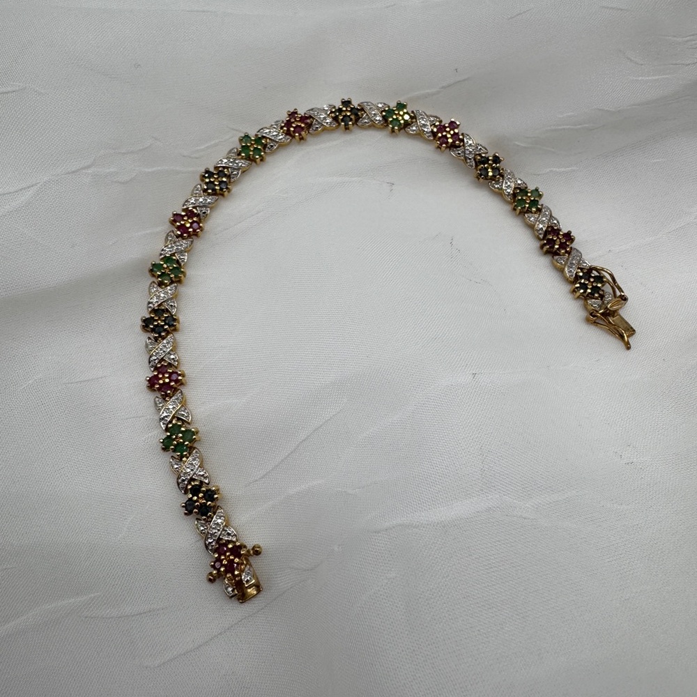 Elegant Multicolor Floral Bracelet